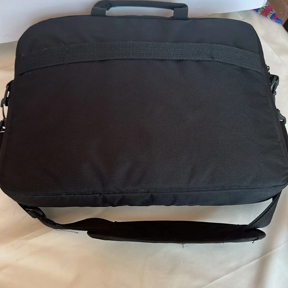 Amazon Basics Laptop Case Bag Shoulder Strap Black